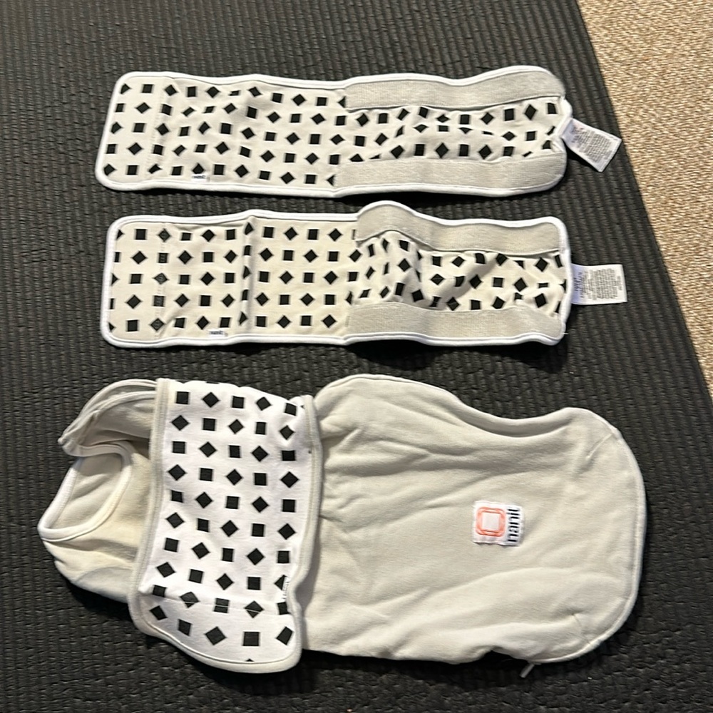 Nanit set, 2 breathing bands 0-3 months, 1 sleep sack 0-3 months, EUC